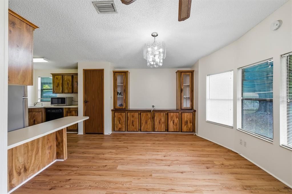 For Sale: $245,000 (2 beds, 2 baths, 1056 Square Feet)