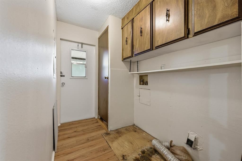 For Sale: $245,000 (2 beds, 2 baths, 1056 Square Feet)