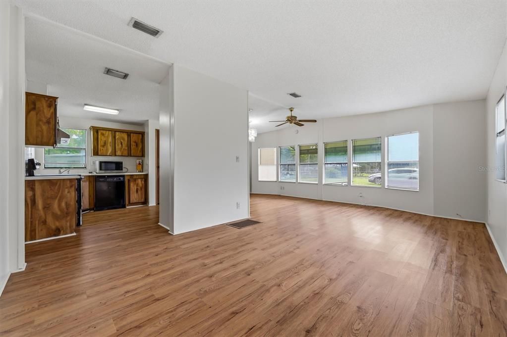 For Sale: $245,000 (2 beds, 2 baths, 1056 Square Feet)