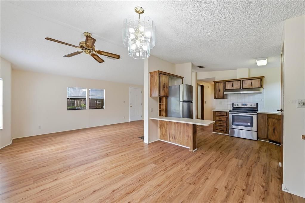 For Sale: $245,000 (2 beds, 2 baths, 1056 Square Feet)