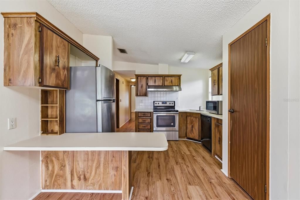 For Sale: $245,000 (2 beds, 2 baths, 1056 Square Feet)