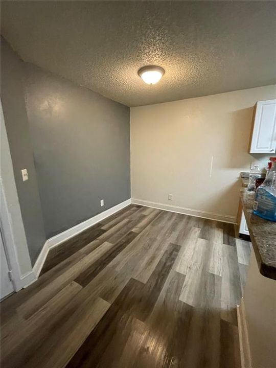 В аренду: $1,400 (2 спален, 1 ванн, 870 Квадратных фут)