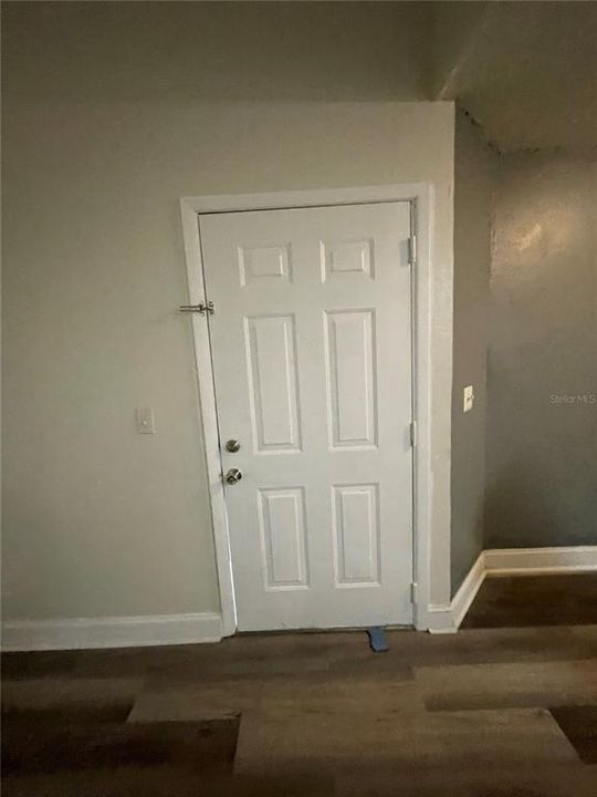 В аренду: $1,400 (2 спален, 1 ванн, 870 Квадратных фут)
