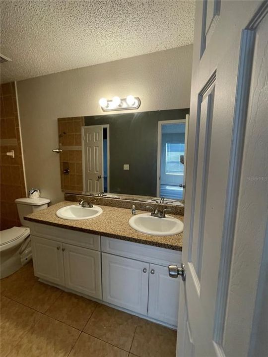 В аренду: $1,400 (2 спален, 1 ванн, 870 Квадратных фут)