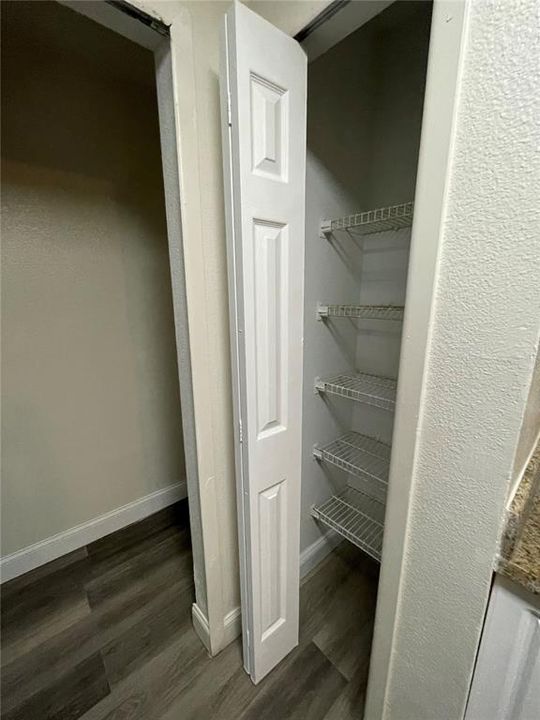 В аренду: $1,400 (2 спален, 1 ванн, 870 Квадратных фут)