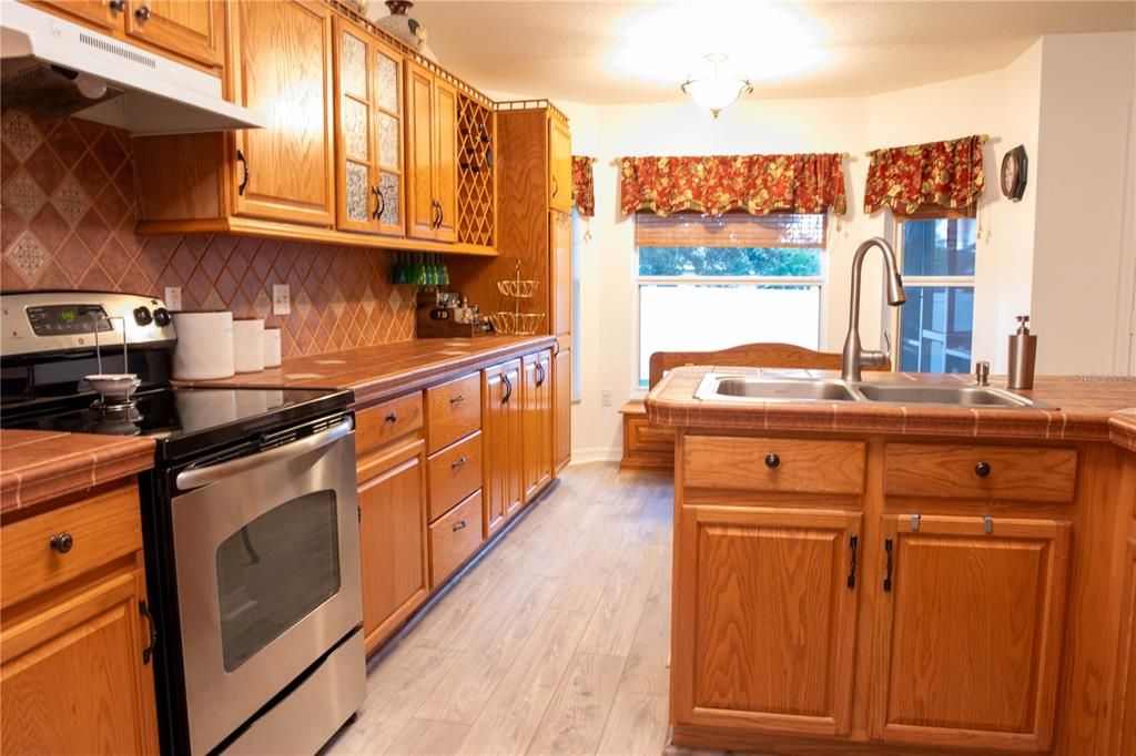 На продажу: $499,900 (4 спален, 2 ванн, 2243 Квадратных фут)
