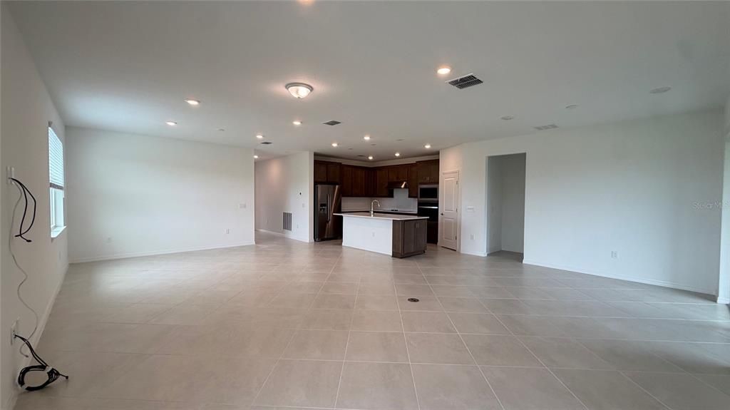 For Sale: $385,000 (3 beds, 3 baths, 2265 Square Feet)