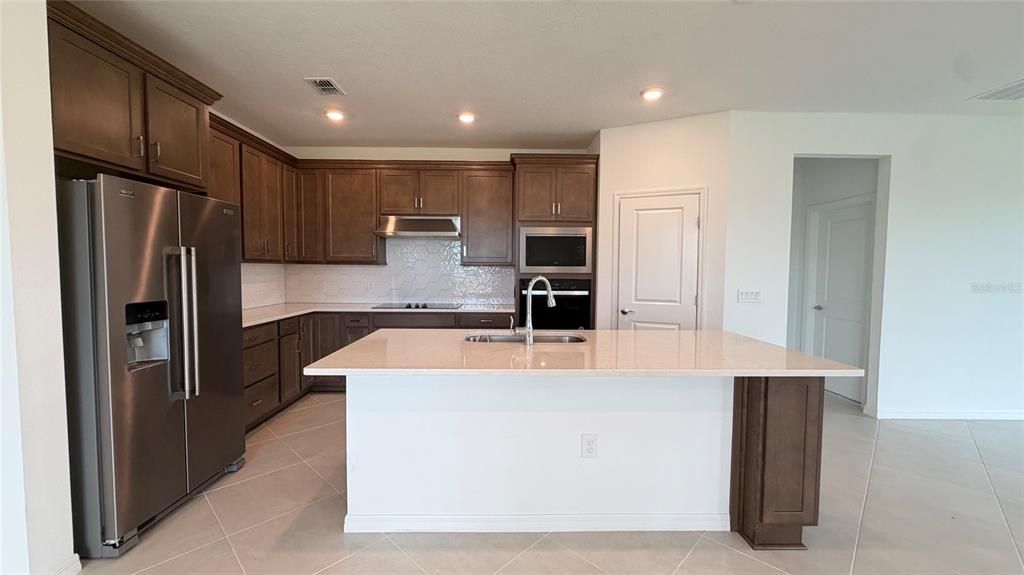 For Sale: $385,000 (3 beds, 3 baths, 2265 Square Feet)