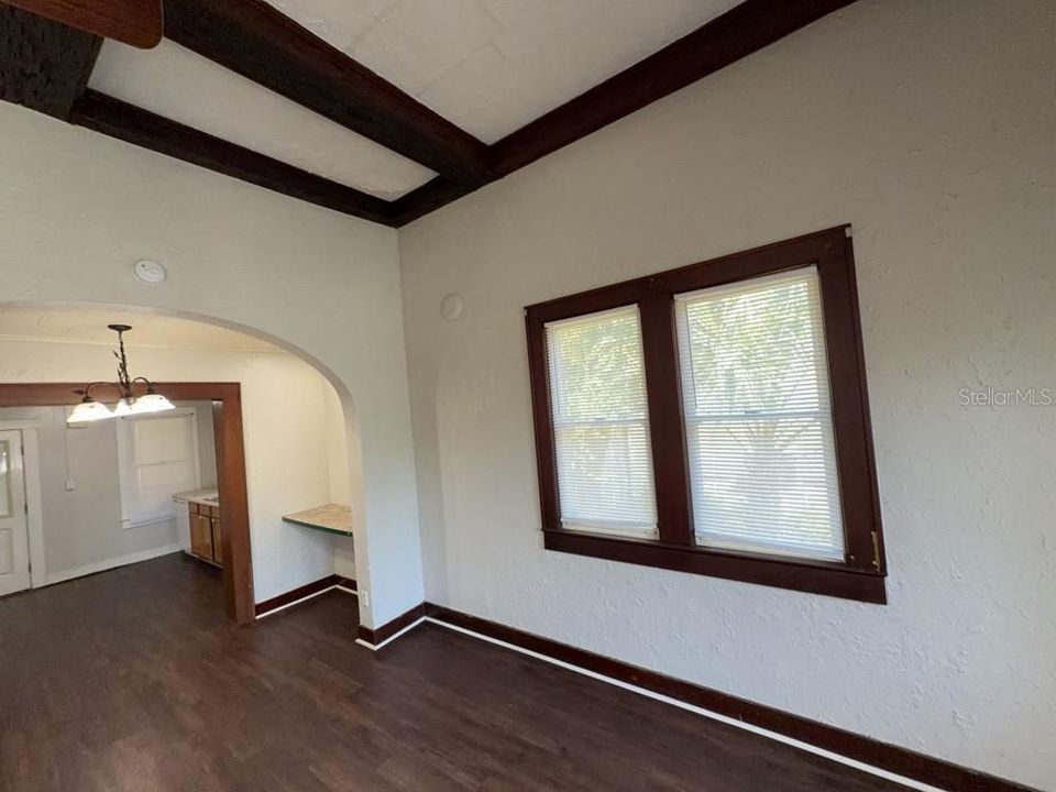 For Rent: $2,050 (2 beds, 2 baths, 1054 Square Feet)