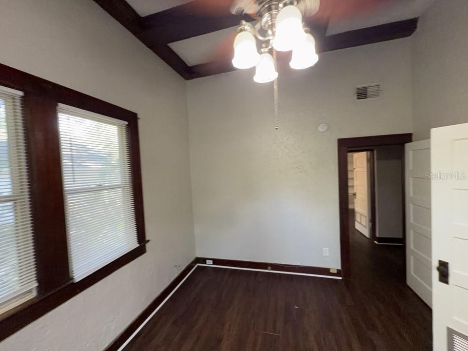 For Rent: $2,050 (2 beds, 2 baths, 1054 Square Feet)