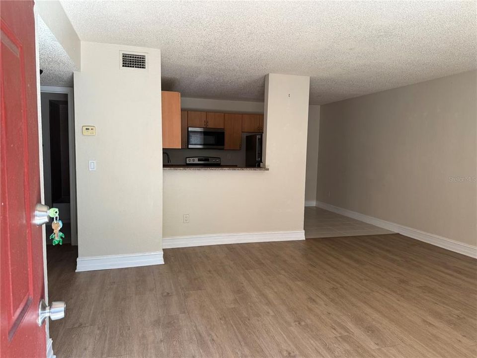 For Sale: $140,000 (2 beds, 1 baths, 800 Square Feet)