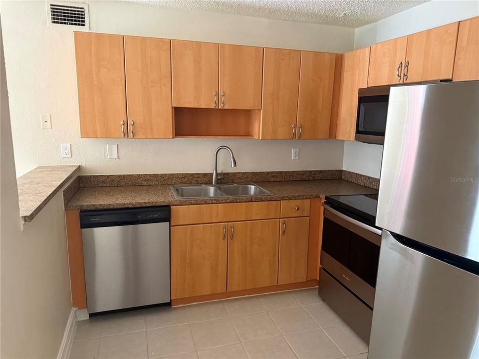 For Sale: $140,000 (2 beds, 1 baths, 800 Square Feet)