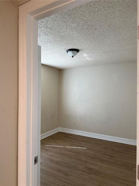 For Sale: $140,000 (2 beds, 1 baths, 800 Square Feet)