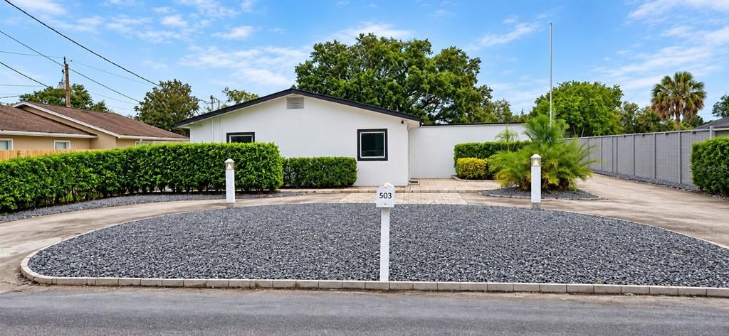 For Sale: $289,800 (4 beds, 2 baths, 1392 Square Feet)