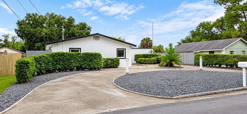 For Sale: $289,800 (4 beds, 2 baths, 1392 Square Feet)
