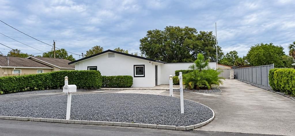 For Sale: $289,800 (4 beds, 2 baths, 1392 Square Feet)