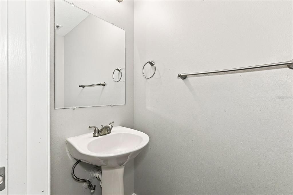 For Sale: $345,000 (3 beds, 2 baths, 1596 Square Feet)