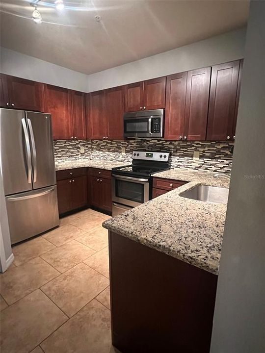 В аренду: $1,795 (2 спален, 2 ванн, 1242 Квадратных фут)
