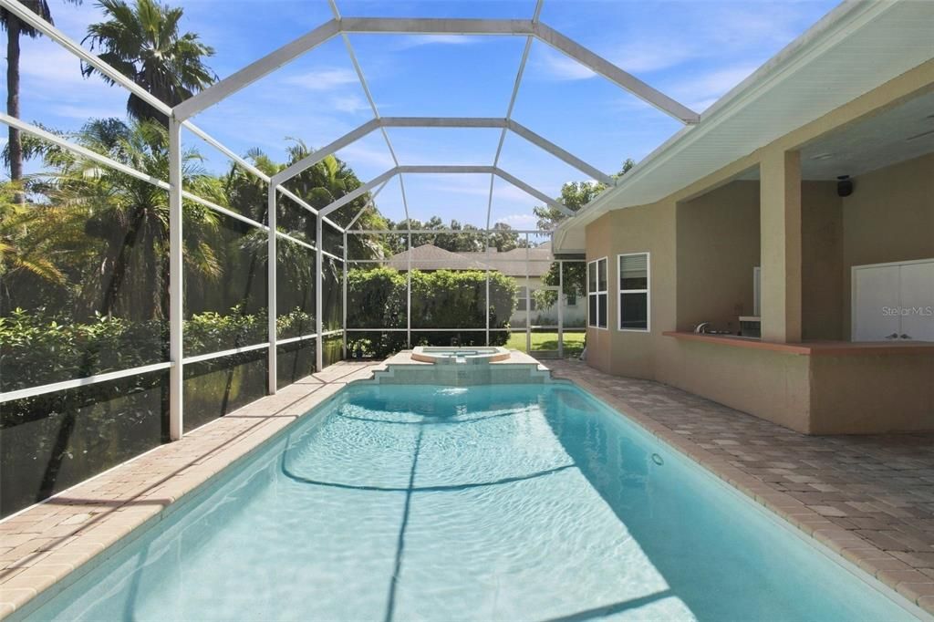 En Venta: $980,000 (4 camas, 4 baños, 3400 Pies cuadrados)