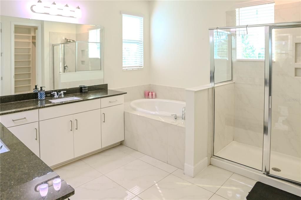 For Sale: $1,550,000 (5 beds, 4 baths, 3671 Square Feet)