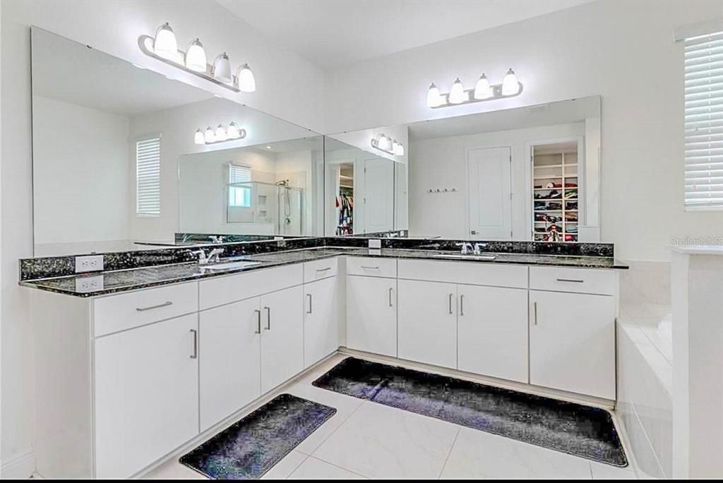 For Sale: $1,550,000 (5 beds, 4 baths, 3671 Square Feet)