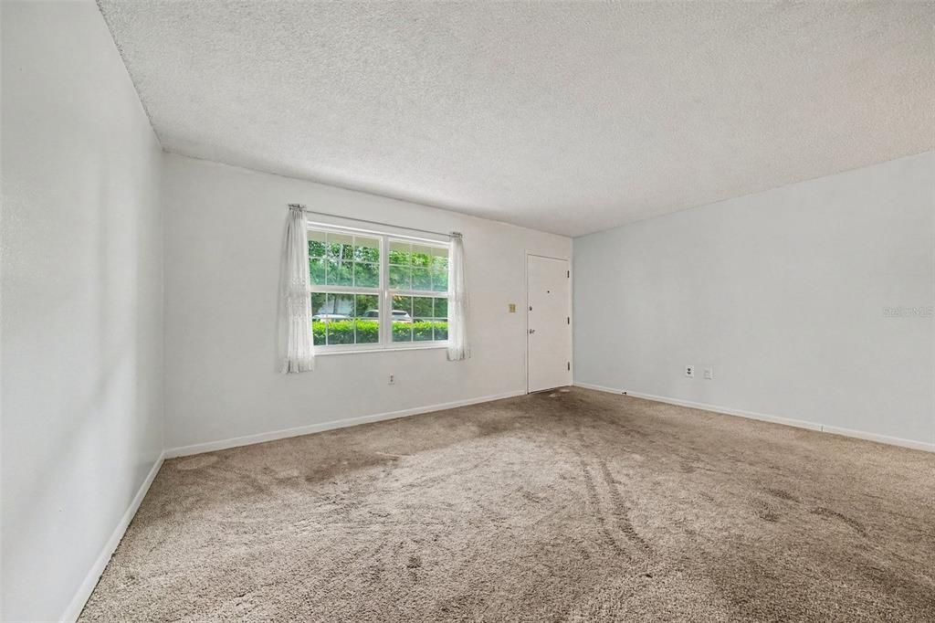 For Sale: $130,000 (1 beds, 1 baths, 645 Square Feet)