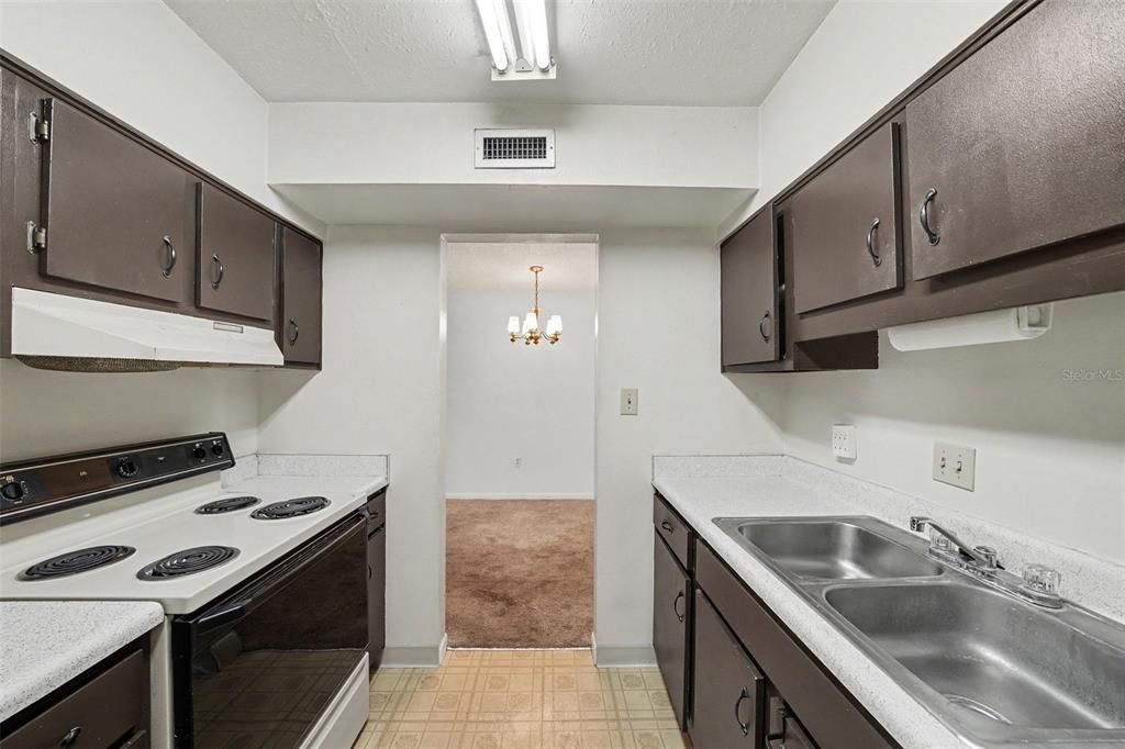 For Sale: $130,000 (1 beds, 1 baths, 645 Square Feet)