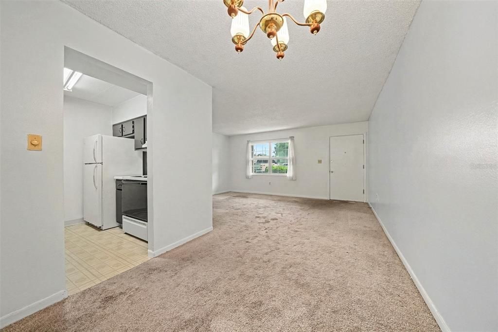 For Sale: $130,000 (1 beds, 1 baths, 645 Square Feet)