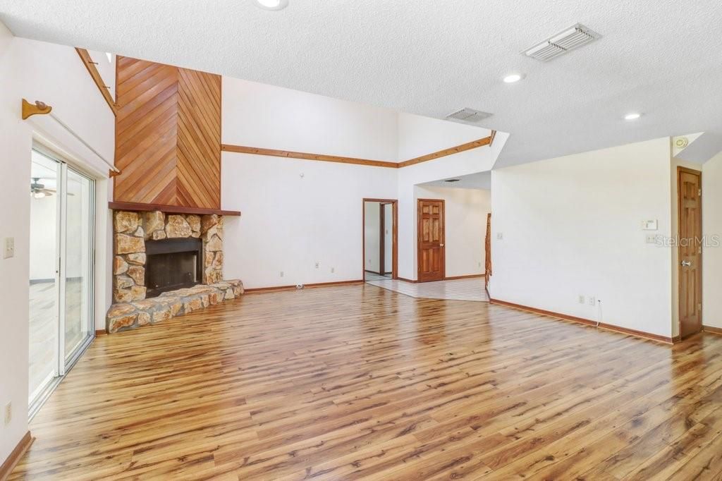 En Venta: $695,000 (4 camas, 2 baños, 3754 Pies cuadrados)
