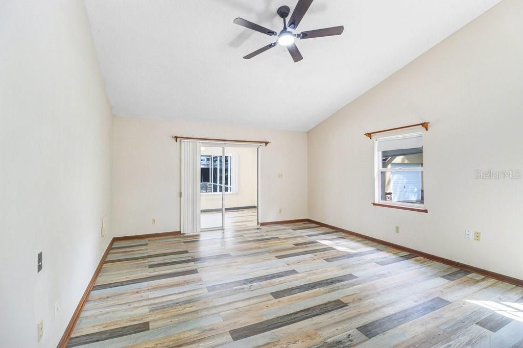 En Venta: $695,000 (4 camas, 2 baños, 3754 Pies cuadrados)