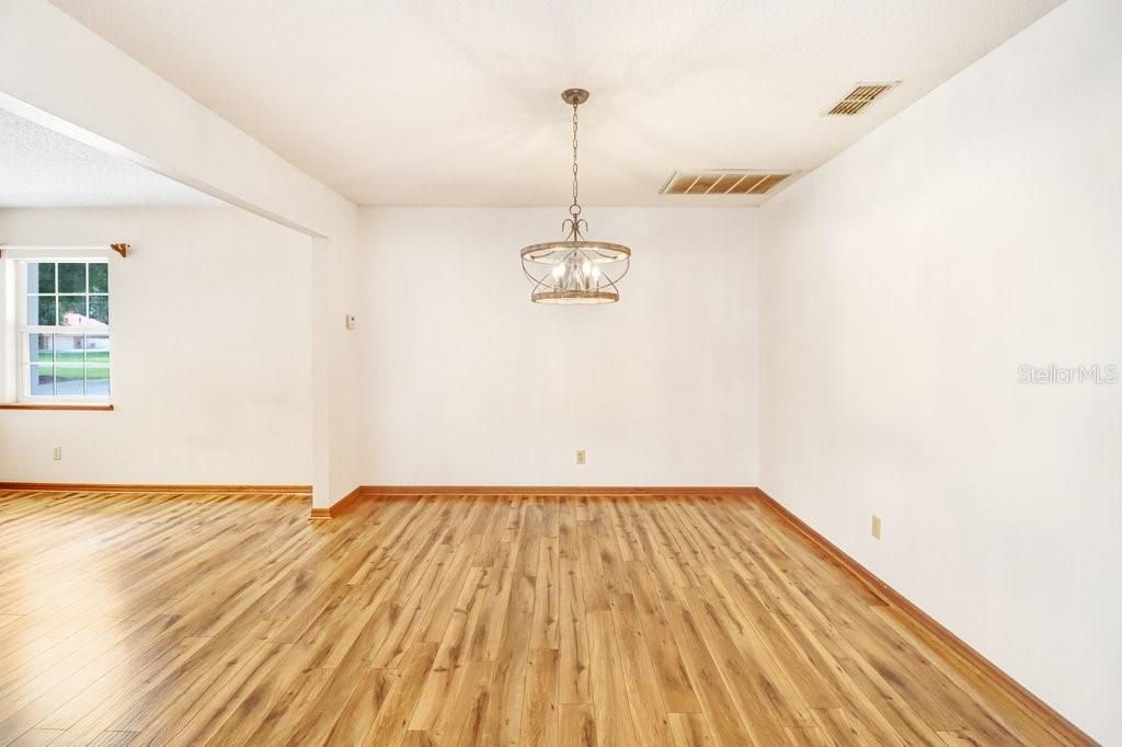 En Venta: $695,000 (4 camas, 2 baños, 3754 Pies cuadrados)