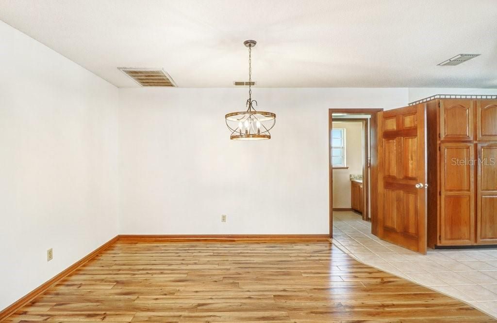En Venta: $695,000 (4 camas, 2 baños, 3754 Pies cuadrados)
