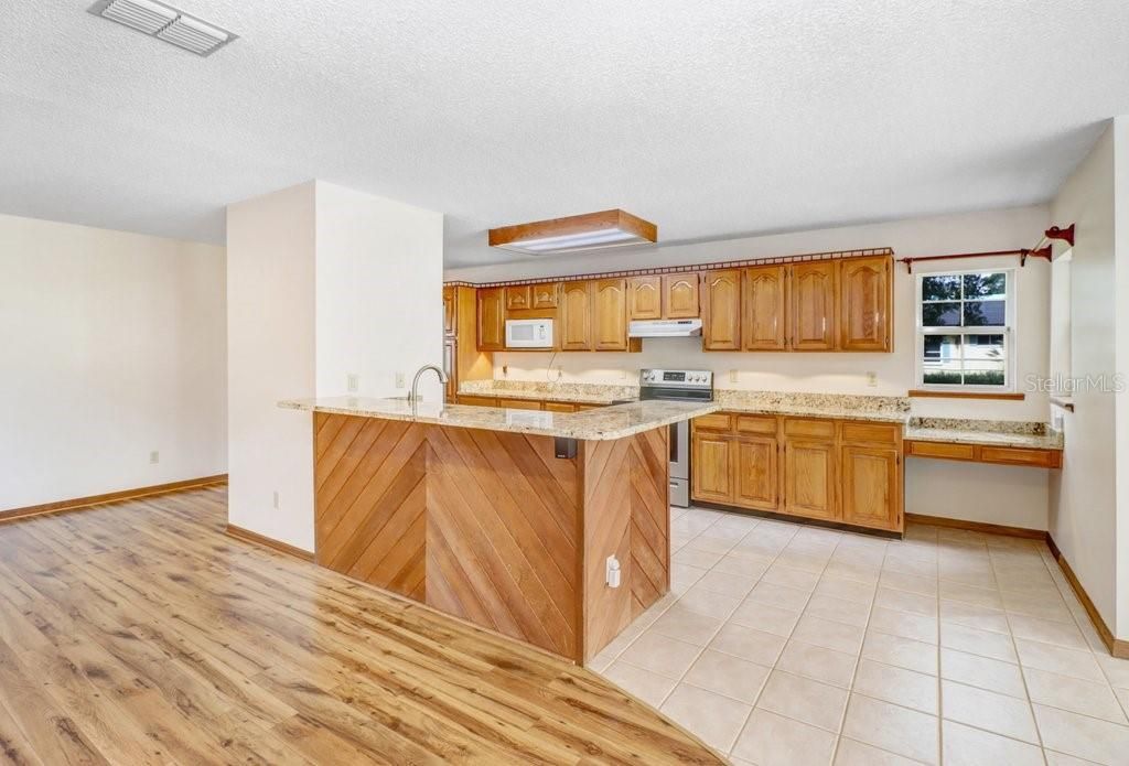 En Venta: $695,000 (4 camas, 2 baños, 3754 Pies cuadrados)