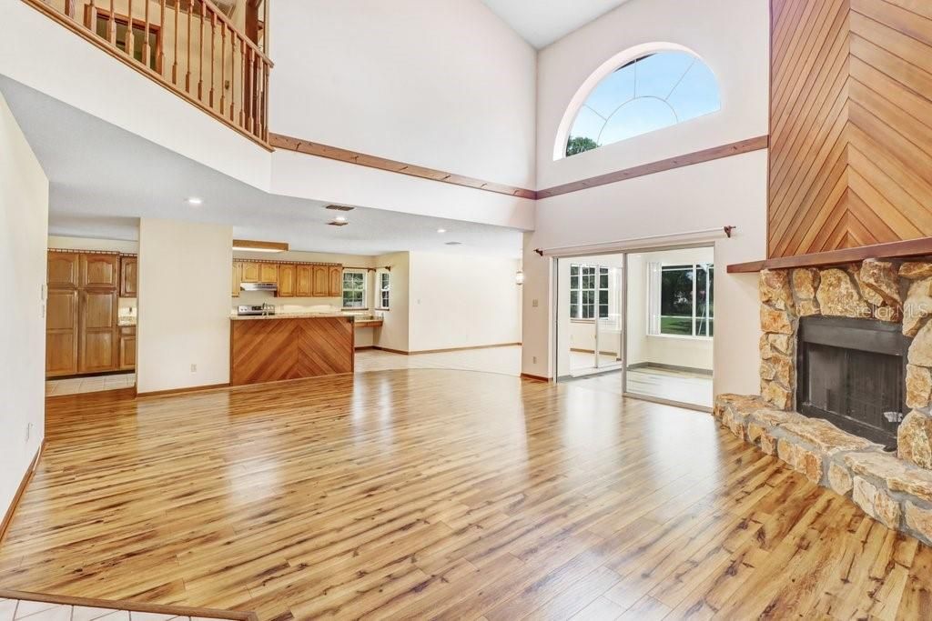 En Venta: $695,000 (4 camas, 2 baños, 3754 Pies cuadrados)