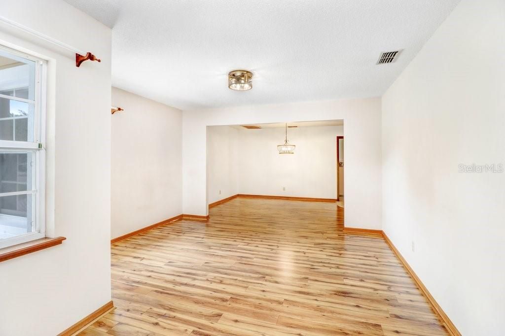 En Venta: $695,000 (4 camas, 2 baños, 3754 Pies cuadrados)