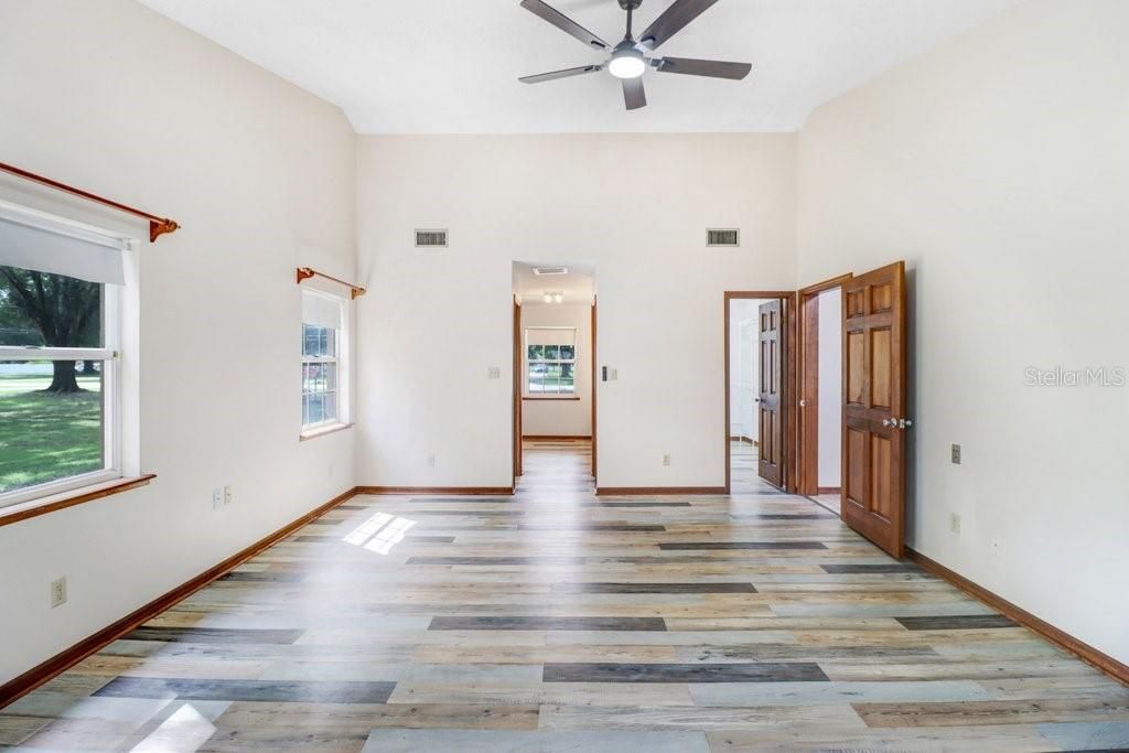 En Venta: $695,000 (4 camas, 2 baños, 3754 Pies cuadrados)
