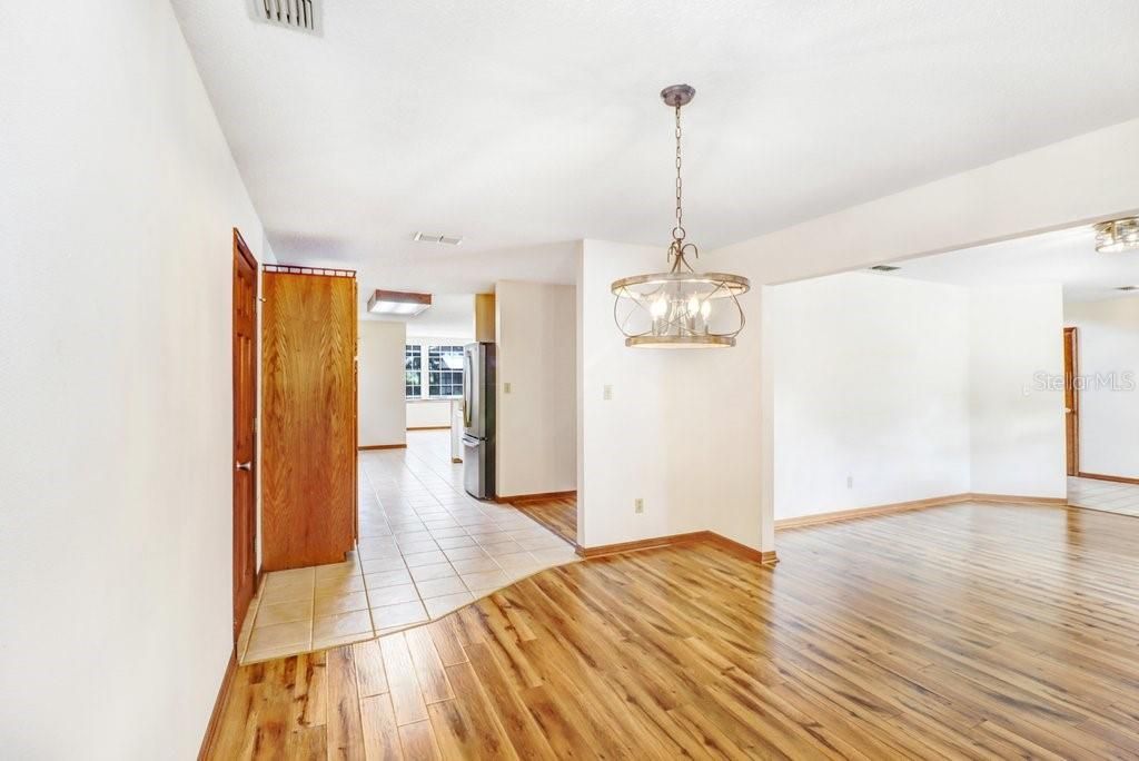 En Venta: $695,000 (4 camas, 2 baños, 3754 Pies cuadrados)