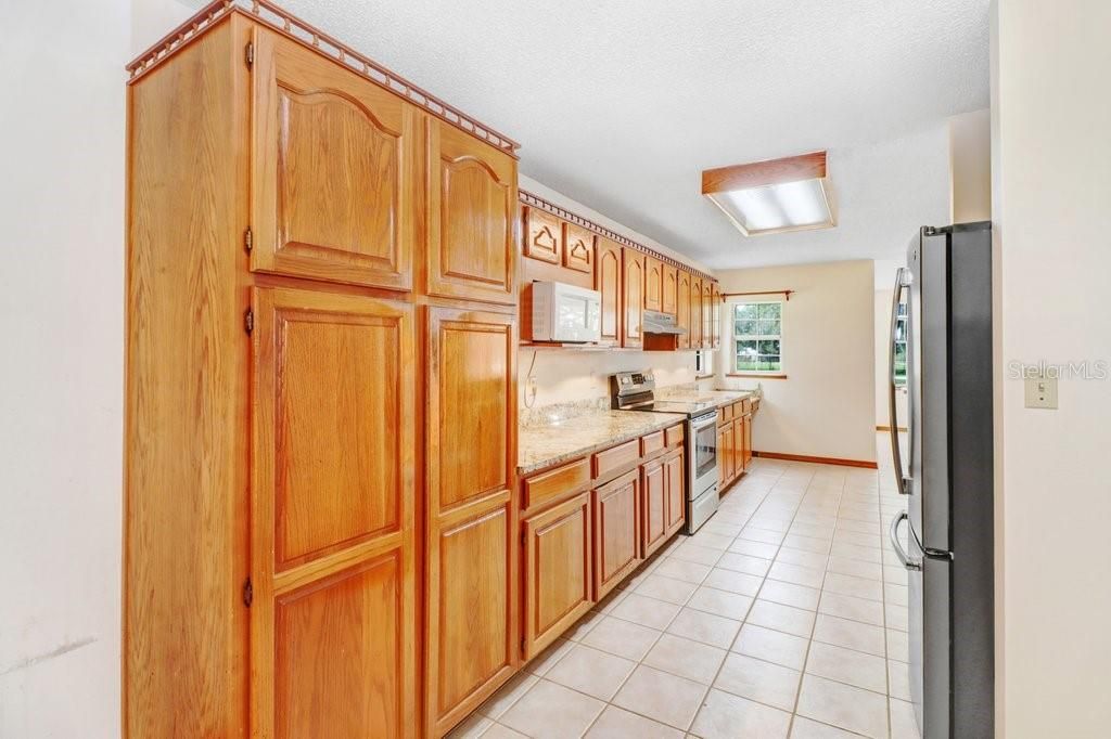 En Venta: $695,000 (4 camas, 2 baños, 3754 Pies cuadrados)