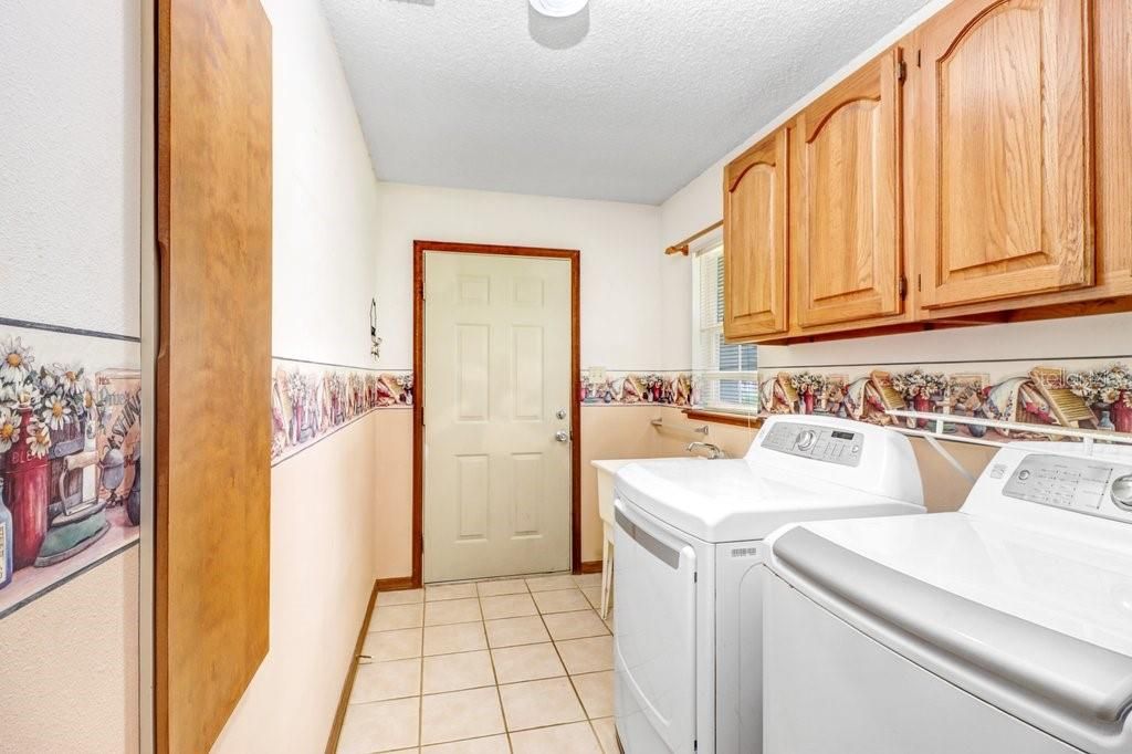 En Venta: $695,000 (4 camas, 2 baños, 3754 Pies cuadrados)