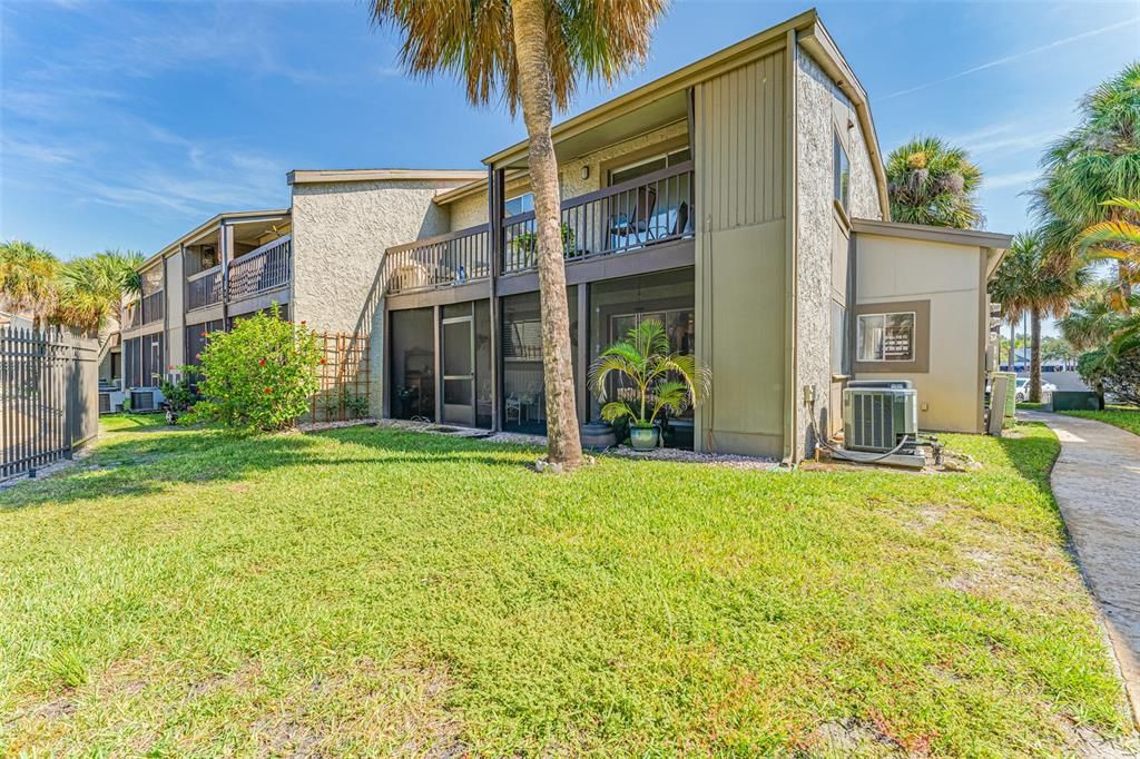 For Rent: $1,700 (2 beds, 2 baths, 1068 Square Feet)