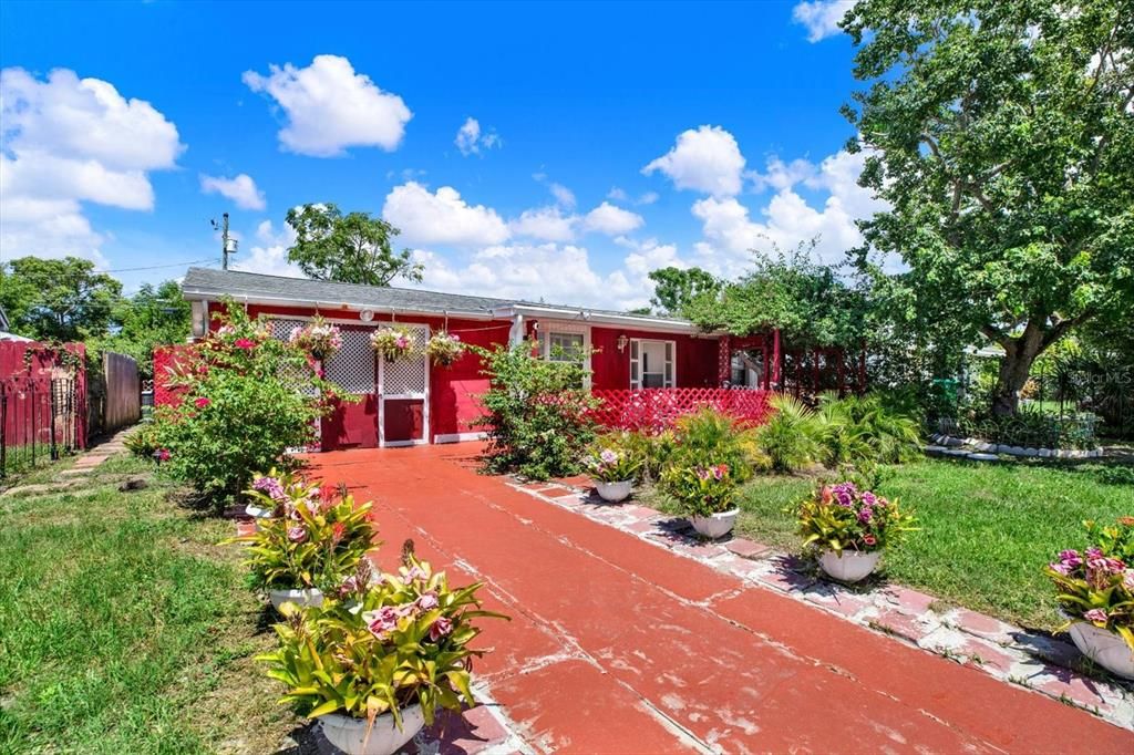 For Sale: $189,900 (2 beds, 1 baths, 945 Square Feet)