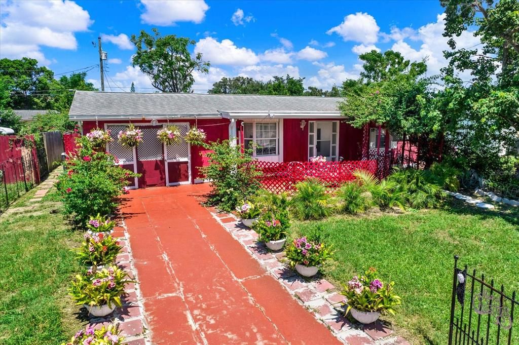 For Sale: $189,900 (2 beds, 1 baths, 945 Square Feet)