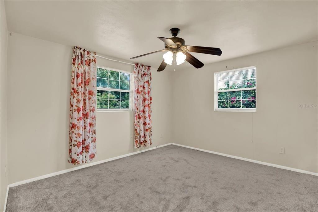 For Sale: $189,900 (2 beds, 1 baths, 945 Square Feet)
