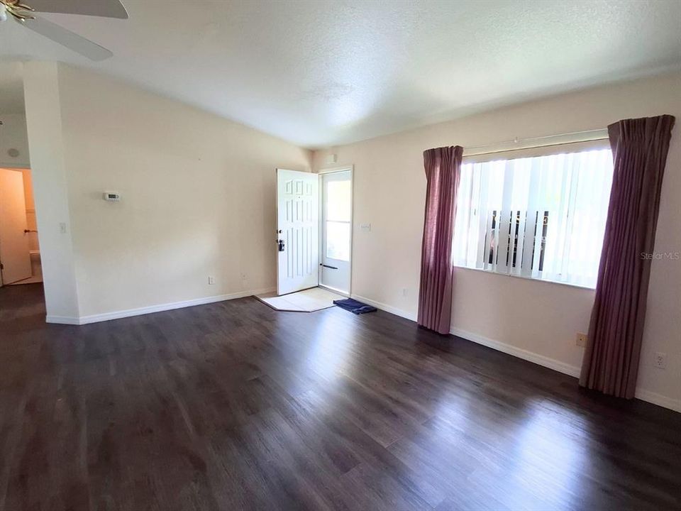 For Sale: $174,000 (2 beds, 2 baths, 1244 Square Feet)