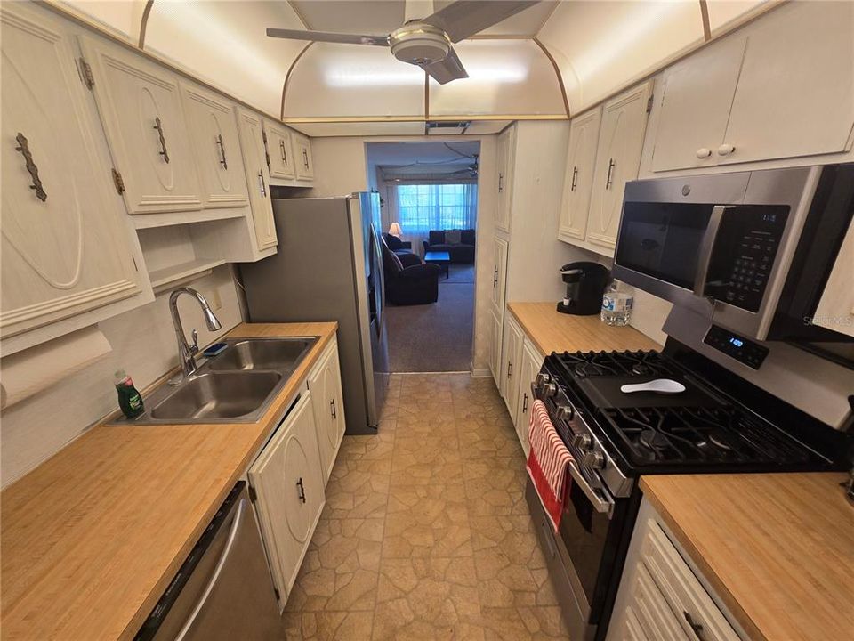 На продажу: $99,000 (2 спален, 2 ванн, 1010 Квадратных фут)