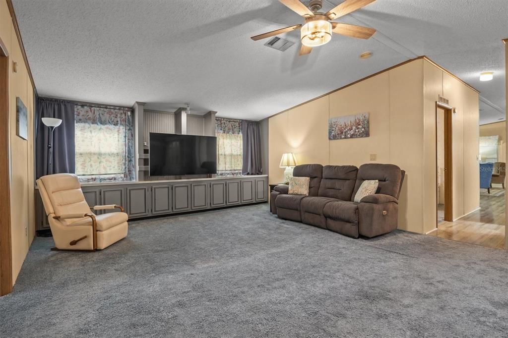 For Sale: $198,000 (2 beds, 2 baths, 1856 Square Feet)