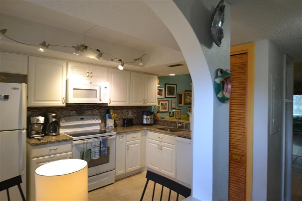 For Rent: $2,400 (2 beds, 2 baths, 1094 Square Feet)