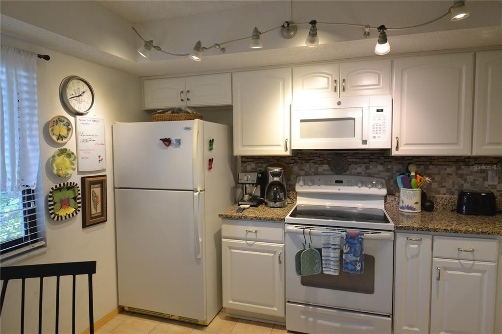 For Rent: $2,400 (2 beds, 2 baths, 1094 Square Feet)