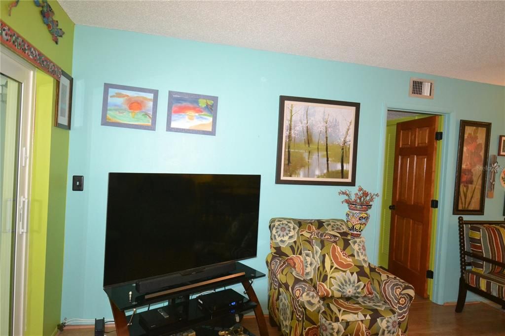 For Rent: $2,400 (2 beds, 2 baths, 1094 Square Feet)