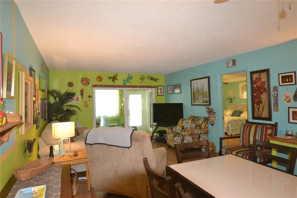 For Rent: $2,400 (2 beds, 2 baths, 1094 Square Feet)